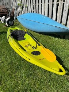 lot 6 image: Excellent Nomad Feel Free 10 Kayak wPaddle & Kayak Dolly