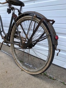 lot 401 image: Vintage 1930s T.A. RICK Bicycle w Badge & License Plate