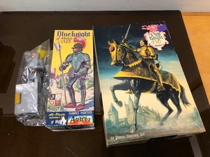 lot 394 image: 2 Vintage NOS Medieval Knight Model Kits