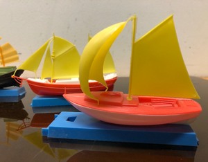 lot 413 image: Lot of 4 Like-New Vintage 1960s Eldon Toy Boats
