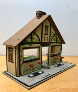 lot 419 image: Vintage 1940s RICH TOYS Diner Playset Building