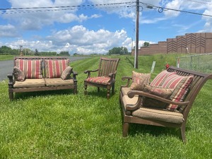 lot 152 image: Excellent IndoorOutdoor Patio Furniture Set