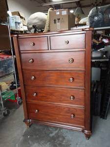 lot 1 image: Lane 5-Drawer Chest 38x18x54-Very Nice Condition (Minor Scratches)