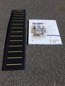 lot 17 image: Large Pet Gate & Folding Pet Ramp