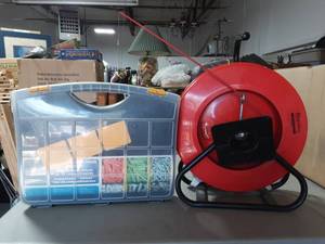 lot 21 image: Jameson Retractable Duct Hunter, Parts Organizer