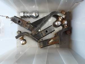 lot 36 image: Lot Of Receiver Hitches
