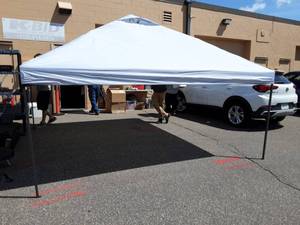 lot 24 image: Guidesman 12x12 Sun Shelter With Case On Wheels