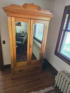 lot 5 image: Stunning Spoon Carved Oak Wardrobe with Bold Molding
