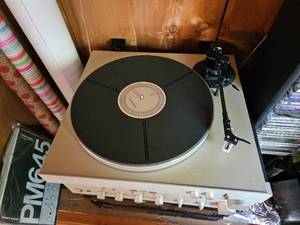 lot 8 image: HarmanKardon T25 Semi Automatic Turntable