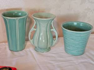 lot 108 image: McCoy Pottery Double Handle & Flared Lip Vase Trio