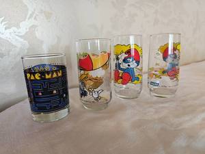 lot 70 image: 80s Pacman, Muppet & Smurf Glasses