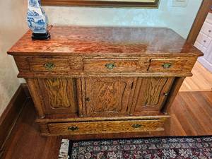 lot 23 image: Handsome English Traditional Oak Buffet Server