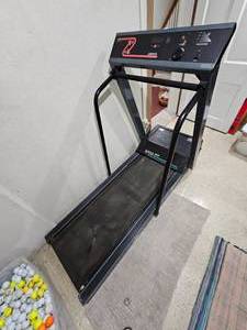 lot 78 image: Tread Aerobic 8700 Sprint Treadmill
