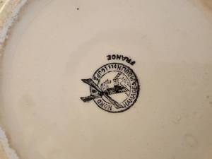 lot 80 image: H & M Art Deco Porcelain Washroom Set