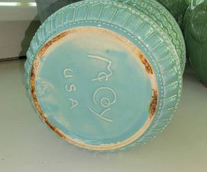 lot 95 image: Vintage McCoy Turquoise Bead and Band Saucer Planter