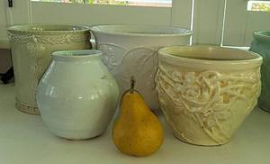 lot 100 image: Cream and White Ceramic Planter Collection