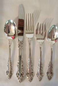 lot 36 image: Reed and Barton MAJESTY Pattern Flatware and Hostess Service for 12