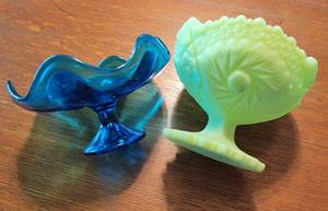 lot 125 image: Retro Candy Dishes  Fenton
