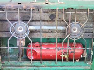 lot 138 image: Vintage Coleman 413G Gas Camp Stove