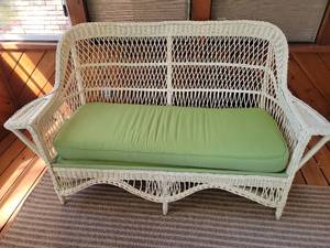 lot 33 image: Delightful White Wicker Loveseat with Green Cushion