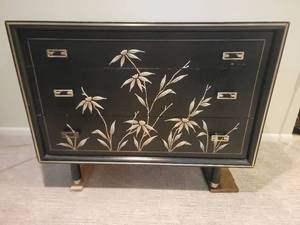 lot 19 image: Exotic Vintage Chinoisere Dresser