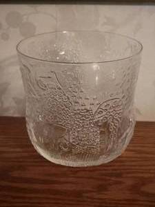 lot 141 image: Vintage Animal Pattern Glass Vase Pair