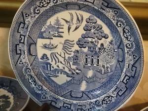 lot 150 image: Japanese Blue Painted Plate Set