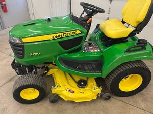 lot 4 image: JOHN DEERE X730 GARDEN TRACTOR