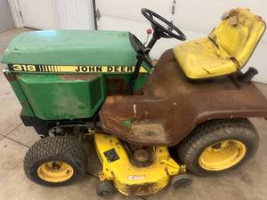lot 11 image: JOHN DEERE 318 GARDEN TRACTOR