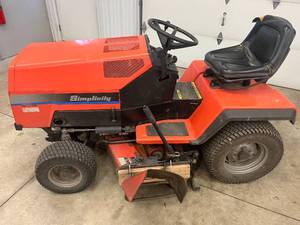 lot 6 image: SIMPLICITY SUNSTAR 18 GARDEN TRACTOR