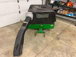 lot 13 image: JOHN DEERE MC519 BAGGER CART