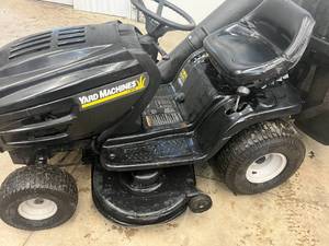 lot 16 image: YARD MACHINES LAWN TRACTOR WITH BAGGER