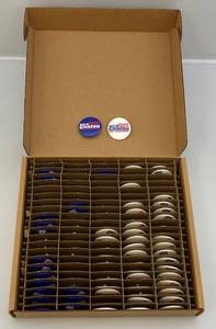 lot 7 image: Vintage Political Buttons