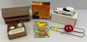 lot 9 image: Group Of Misc. Vintage Toys (Juicy Lot)