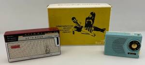 lot 46 image: Vintage Transistor Radios Channel Master Works Blue Artic Does Not Work