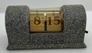 lot 47 image: Vintage Time Flip Clock (Needs New Cord)