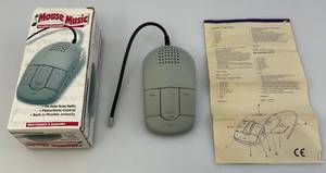 lot 100 image: Vintage Computer Mouse Transistor Radio With SeekScan (NIB)