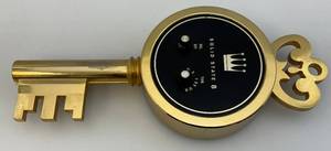 lot 109 image: Vintage Solid State 8 Brass Key Transistor Radio 1 34 x 5 34 x 14