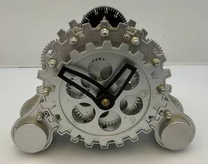 lot 110 image: Vintage Battery Operated Plastic Gear Clock 3 12D  x 5 12T x 7 W (WORKS)