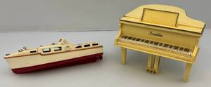 lot 111 image: Vntage Boat & Miniature Grand Piano Transistor Radios (Both Need New Battery Connectors)