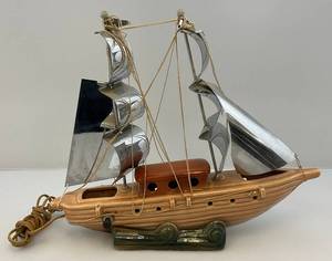 lot 114 image: 1950s Vintage TV Lamp Ceramic Ship W Metal Sails (WORKS) 3 12W x 14H x 17L