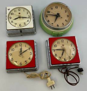 lot 116 image: Misc. Vintage Clocks Some With And Without Cords