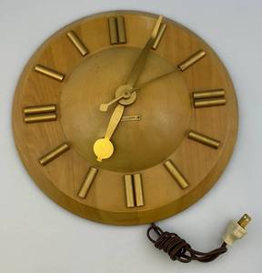 lot 124 image: Unique Seth Thomas  Art Deco Atomic Age Wall Clock (Needs Repair)