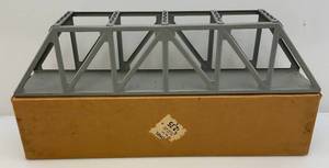 lot 133 image: Vintage Lionel Trains No. 317 Metal Trestle Bridge In Original Box