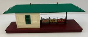 lot 134 image: Vintage Lionel Trains O Scale Illuminated Frieght Station