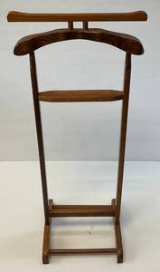 lot 153 image: Vintage Centurion Wood Butler Valet Suit Rack Stand Clothes Hanger