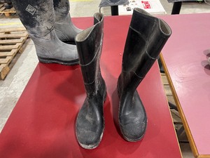 2- SETS OF BOOTS SIZE 10 & 2 PAIR OF SHOES  SIZE 910