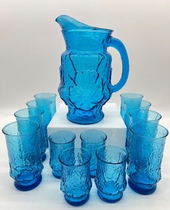 lot 3 image: Vintage ANCHOR HOCKING Blue Rainflower Pitcher and Glasses