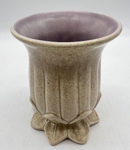 lot 8 image: Vintage RED WING POTTERY - M1439 - Speckled Tan with Lavender Interior