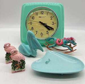 lot 26 image: Oh, so Retro  SKYTIMER Clock, Ashtray and More